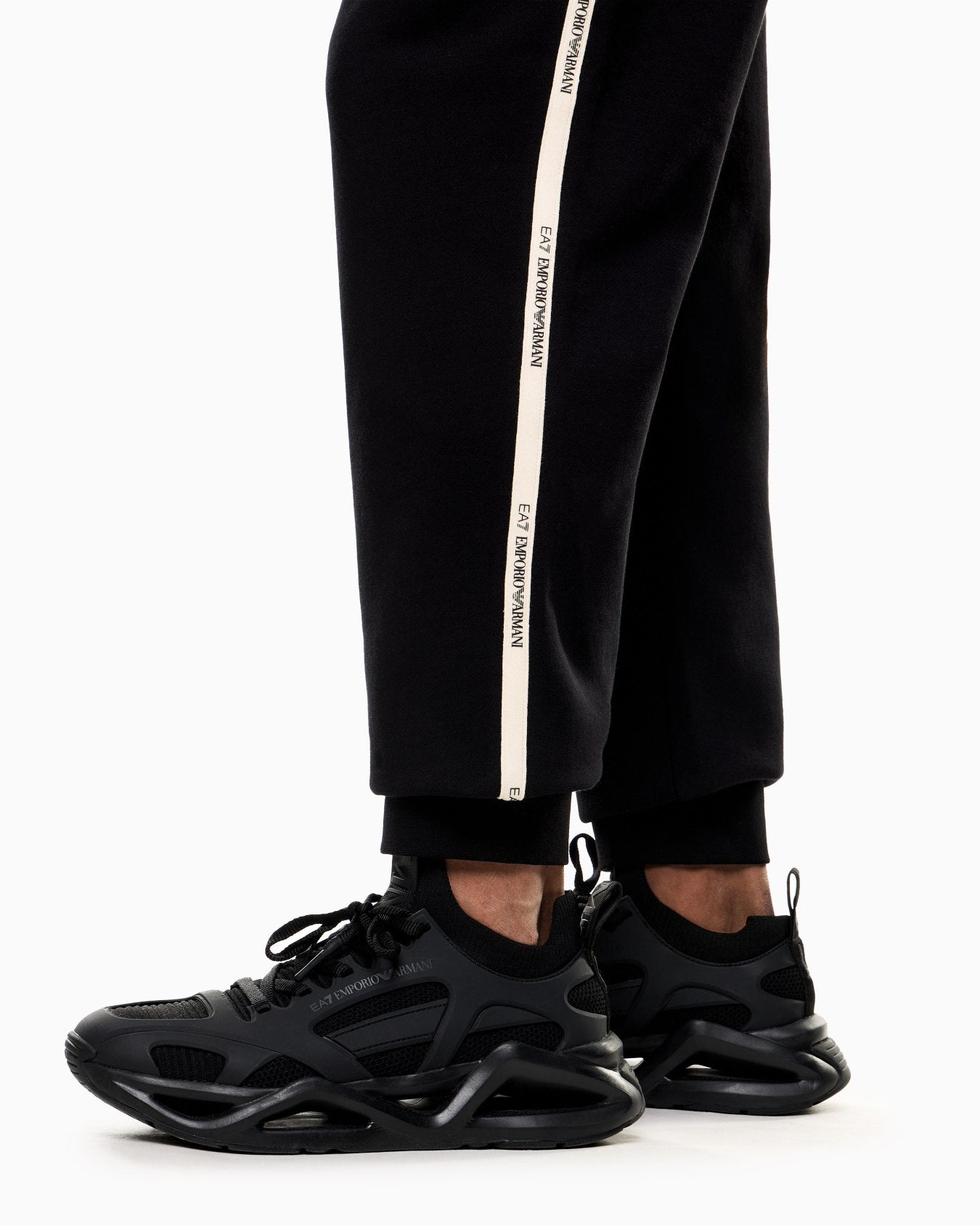 Pantaloni EA7 7M000974 UC001 black